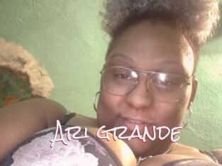 Ari_grande